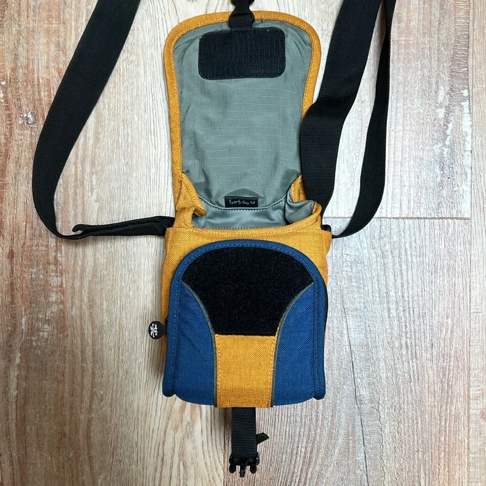 Crumpler Digits Sporty Guy Digital Camera Bag 0.6 Blue / Orange EUC